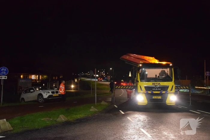 Auto belandt bijna in sloot