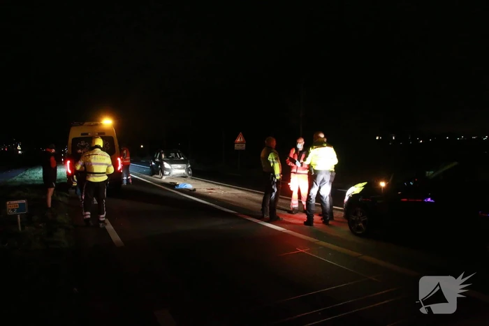 Persoon zwaargewond bij botsing met auto