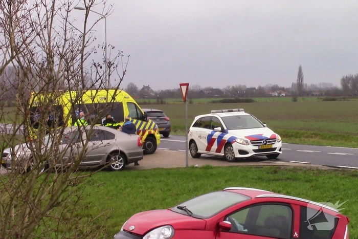 Brommobiel raakt van de weg en eindigt in greppel