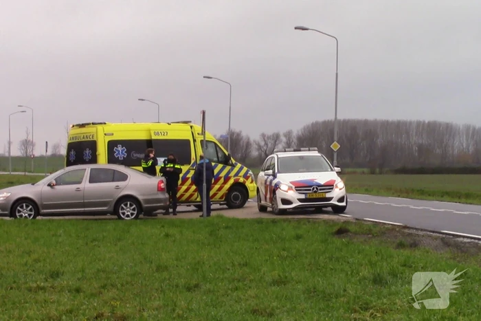 Brommobiel raakt van de weg en eindigt in greppel