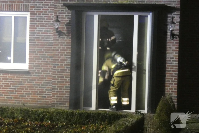 Veel rook bij brand in woning
