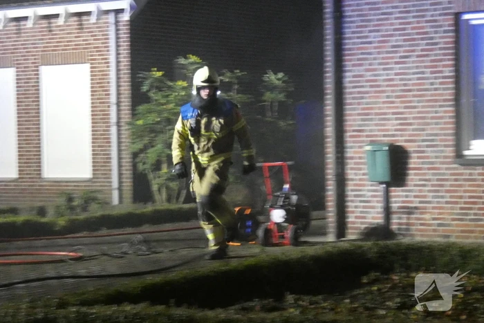 Veel rook bij brand in woning