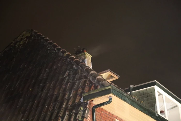 Brand in schoorsteen van woning