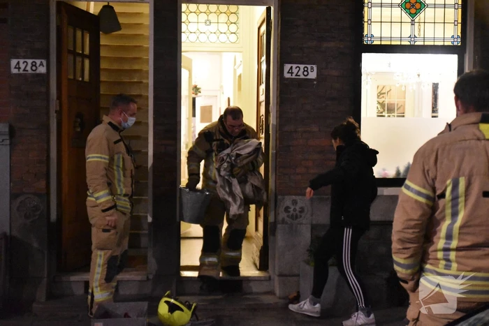 Opgehoopt roet in schoorsteen zorgt voor brand