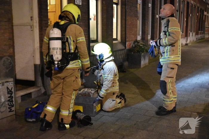 Opgehoopt roet in schoorsteen zorgt voor brand