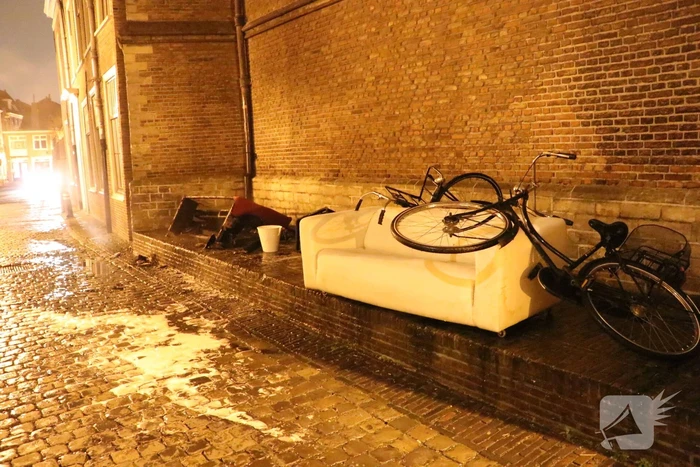 Bank gaat in vlammen op