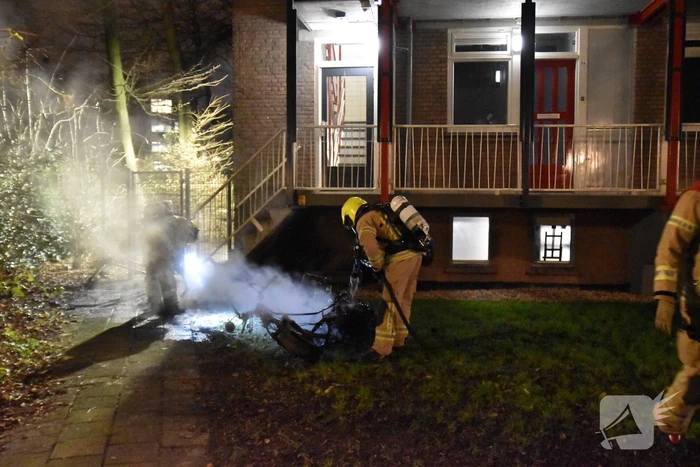 Scooter verwoest door brand