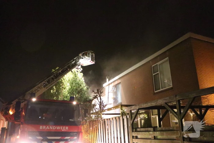 Veel rookontwikkeling bij brand in woning