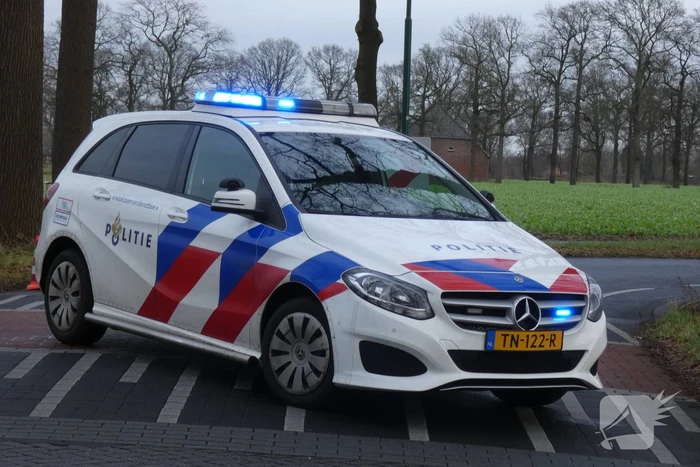 Auto belandt in greppel