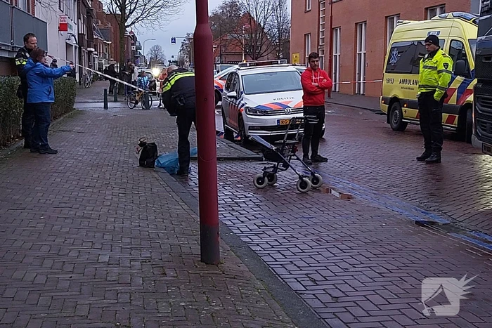 Vrouw gewond bij botsing met vrachtwagen