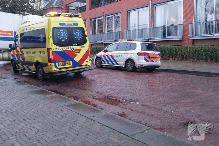 Vrouw gewond bij botsing met vrachtwagen