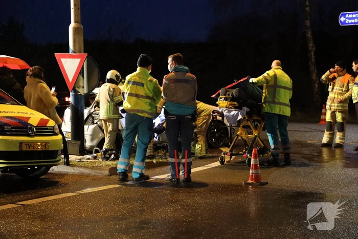 Persoon gewond bij botsing op kruising
