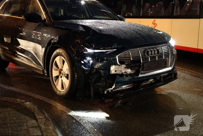 Persoon gewond bij botsing op kruising