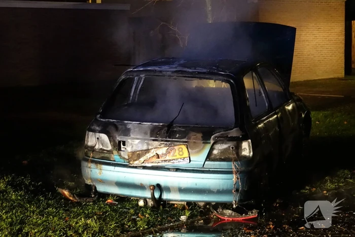 Auto verwoest door brand
