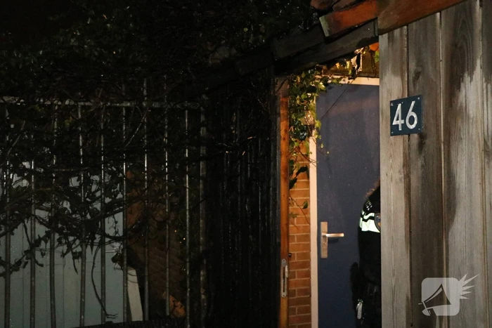 Buurbewoners blussen brandende kliko en voorkomen erger