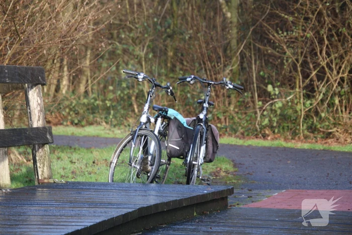 Twee personen gewond bij ongeval op gladde brug