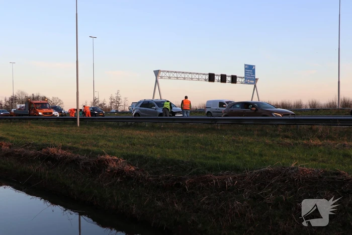 Verkeershinder na aanrijding tussen twee voertuigen