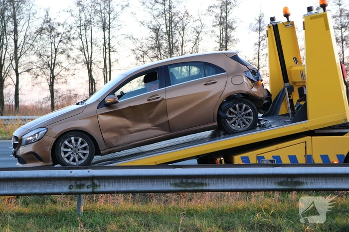 Verkeershinder na aanrijding tussen twee voertuigen