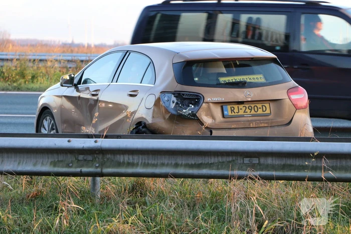 Verkeershinder na aanrijding tussen twee voertuigen