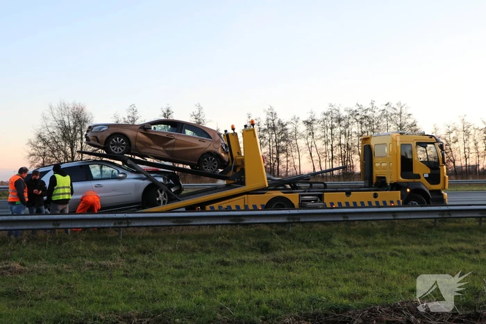 Verkeershinder na aanrijding tussen twee voertuigen
