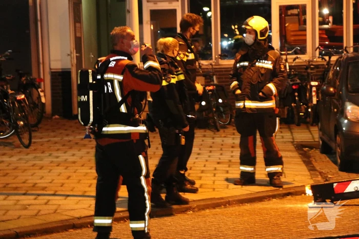 Omstander ziet rode gloed op dak van studentencomplex