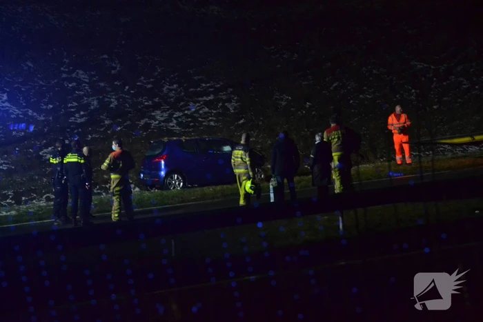 Auto slaat over de kop