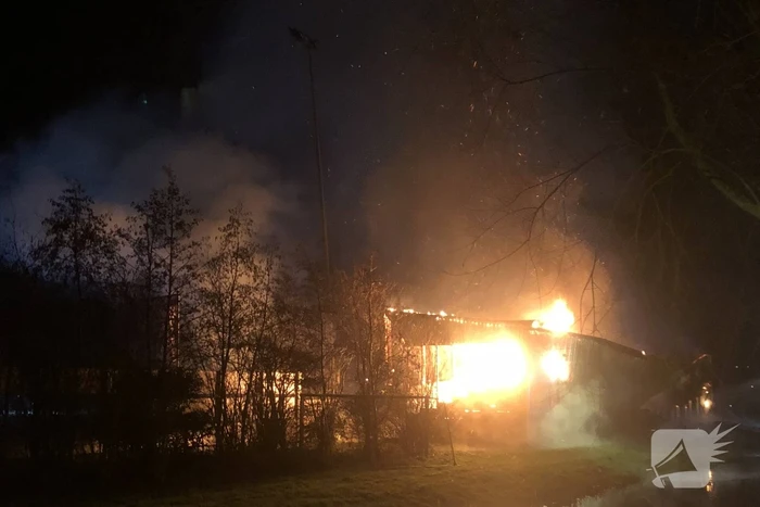 Tribune sportvereniging TOGB in brand