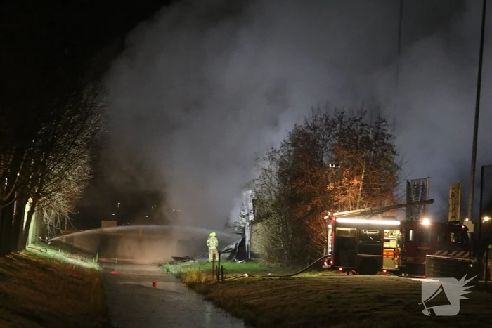 Tribune sportvereniging TOGB in brand