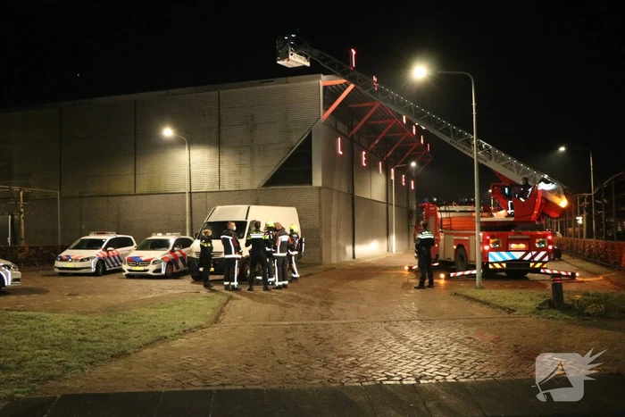 Brandweer doet onderzoek bij Turnhal