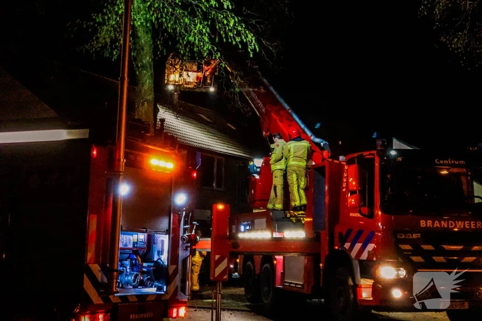 Brand in schoorsteen van woning