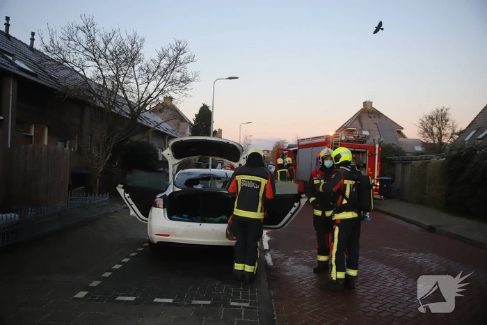 Rookontwikkeling bij auto van het merk Tesla