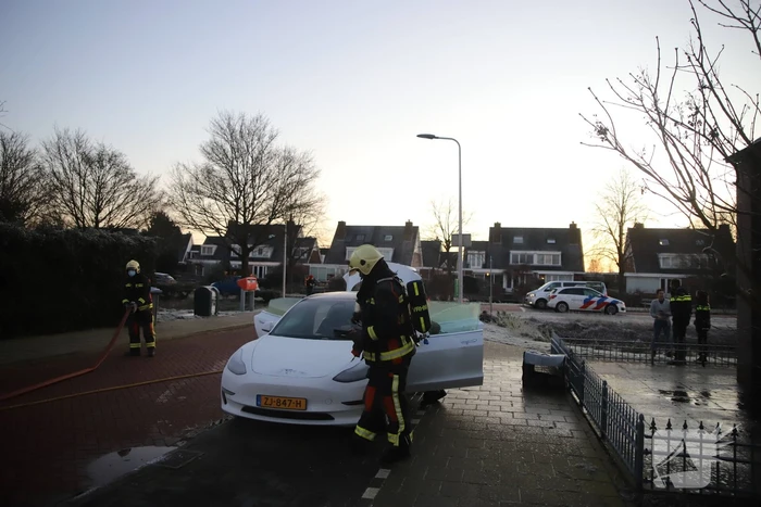Rookontwikkeling bij auto van het merk Tesla