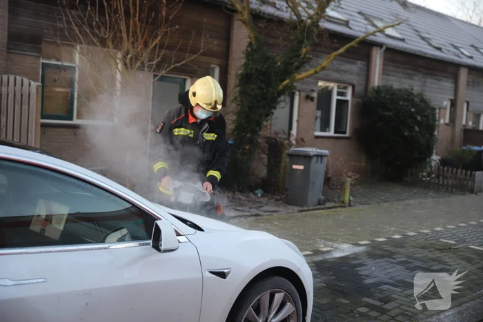 Rookontwikkeling bij auto van het merk Tesla