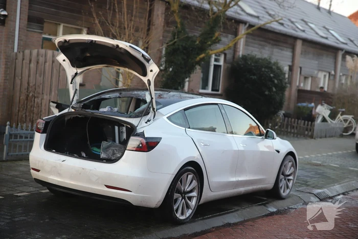 Rookontwikkeling bij auto van het merk Tesla