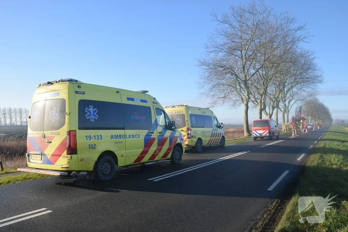 Auto aangetroffen in sloot, bestuurster overleden