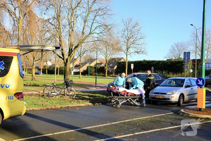 Jongeman op fiets aangereden