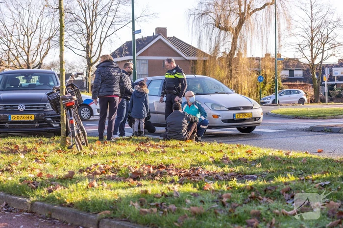 Jongeman op fiets aangereden