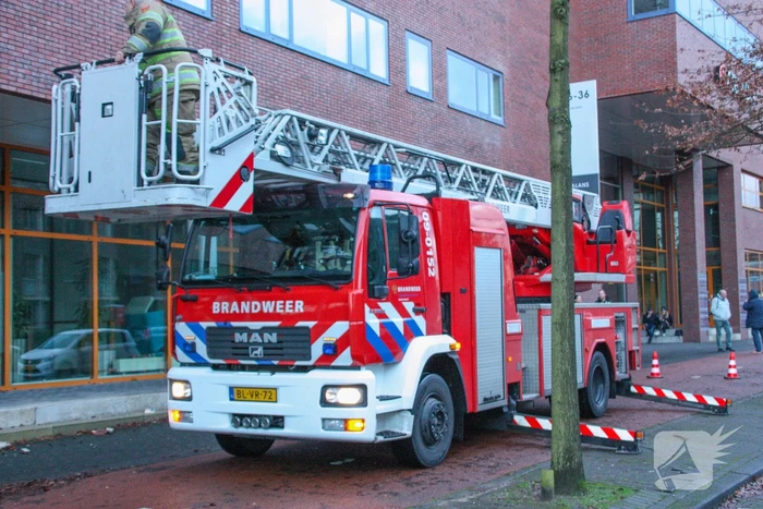 Stenen komen los van gebouw
