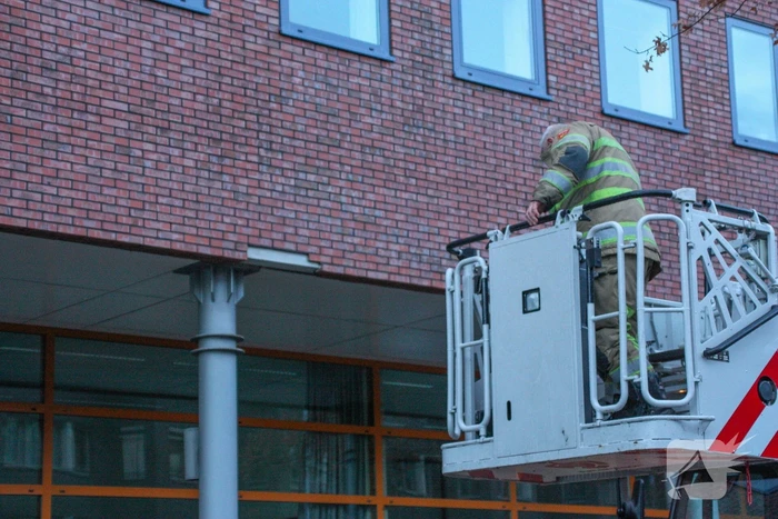 Stenen komen los van gebouw