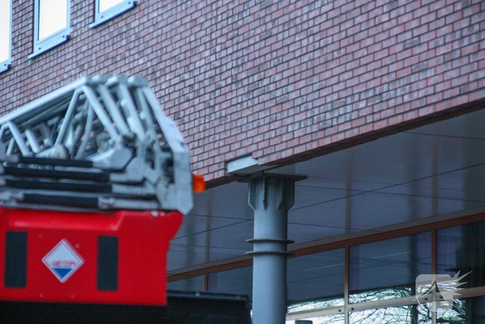 Stenen komen los van gebouw