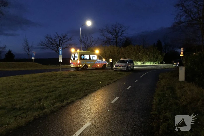 Automobilist gewond bij botsing met paal