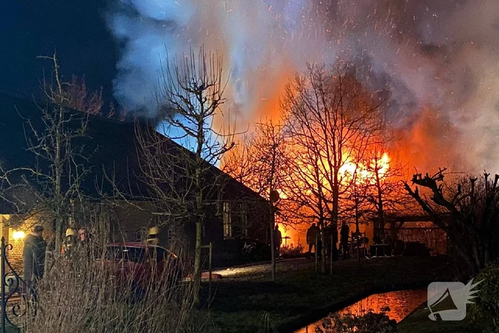 Grote brand verwoest schuur
