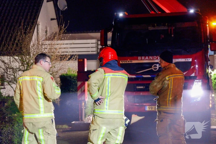 Brandweer blust schoorsteenbrand