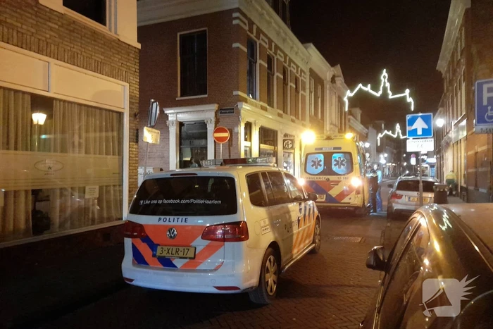 Personenauto en scooter met elkaar in botsing