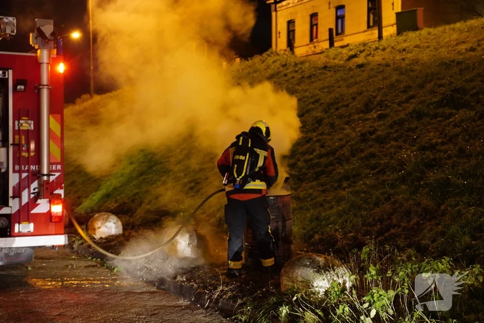 Brandweer blust vuurton