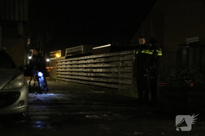 Scooter verwoest door brand, woning en auto flink beschadigt