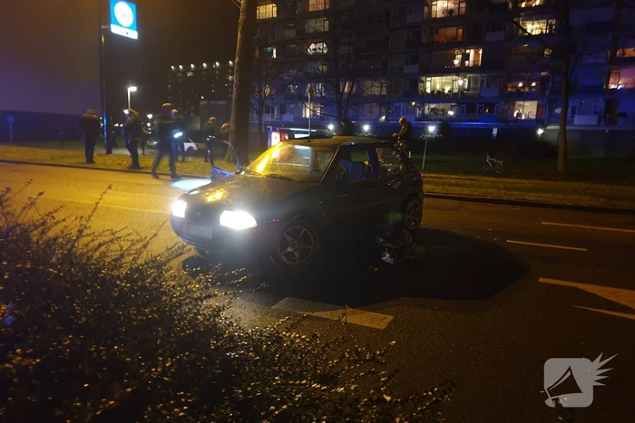 Personenauto totalloss na botsing tegen boom