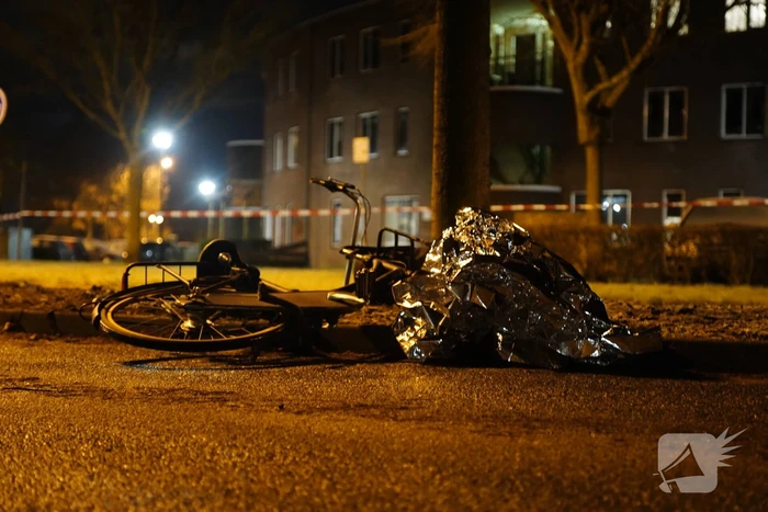 Fietsster neergestoken