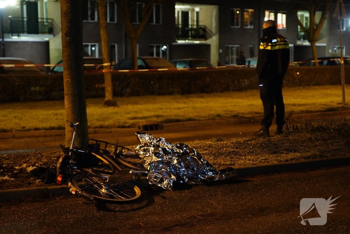 Fietsster neergestoken