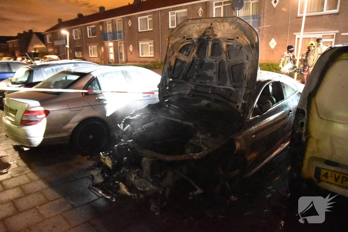 Auto verwoest door brand